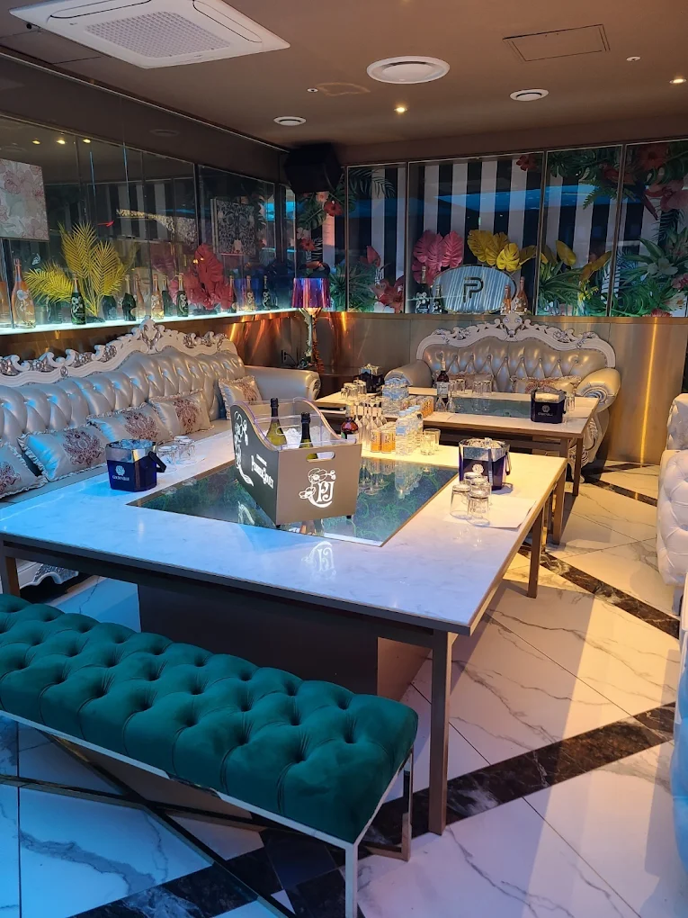 강남사라있네 B1 모던 스위트